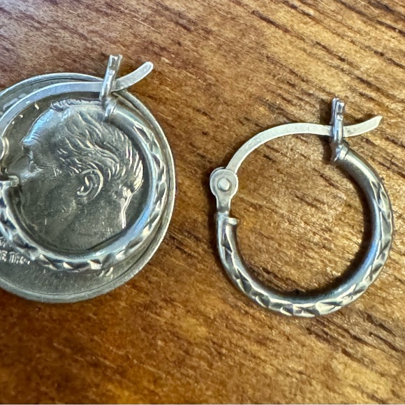 Earrings hoops 925 Sterling. Small about the size of a dime for pierced … - Picture 3 of 5